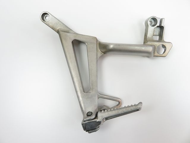 Platine et repose pieds arriere gauche occasion HONDA VFR 750 F 1994