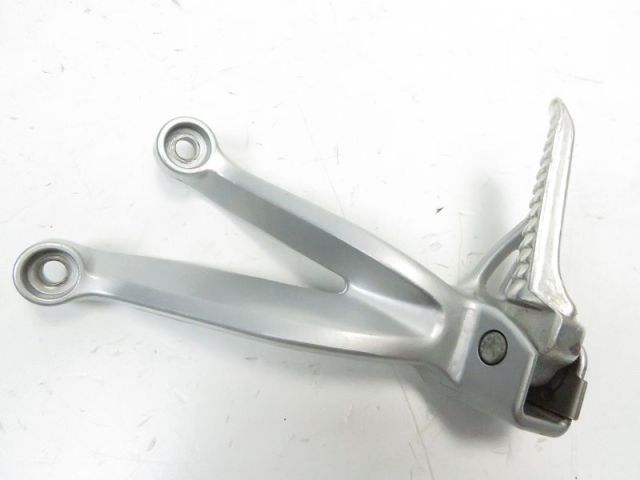 Platine et repose pieds arriere gauche occasion SUZUKI GSXR 750 2002