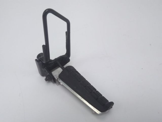 Platine et repose pieds arriere droit occasion YAMAHA SR 400 2014