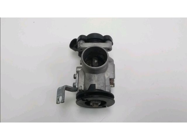 Corps d'injection gauche occasion KEEWAY SILVERBLADE 2012