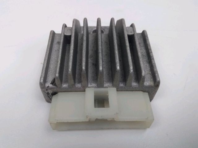 Regulateur de tension occasion YIBEN JULIA 2015