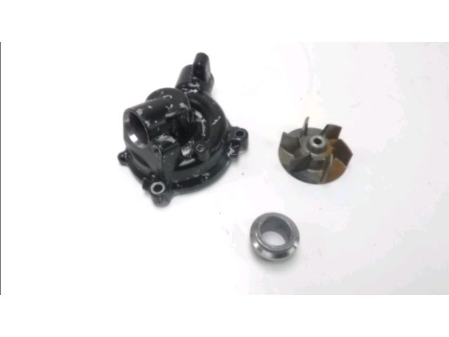 Pompe a eau occasion KAWASAKI Z 750 2004