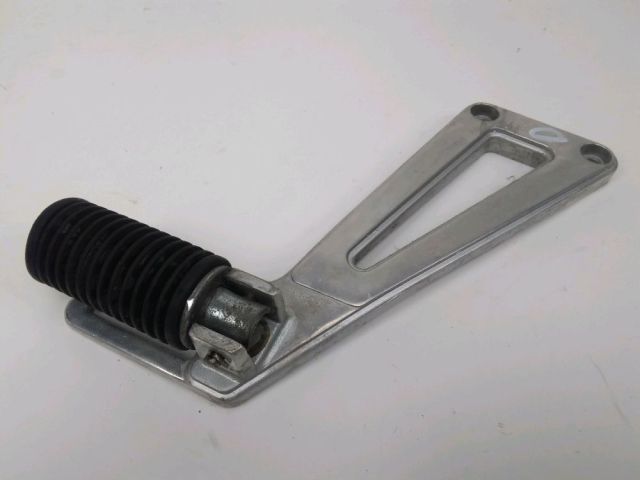 Platine et repose pieds arriere droit occasion SUZUKI DR 650 R 1990
