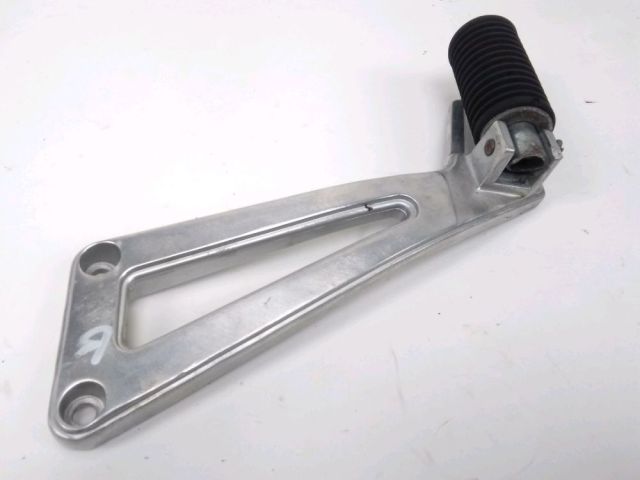 Platine et repose pieds arriere gauche occasion SUZUKI DR 650 R 1990