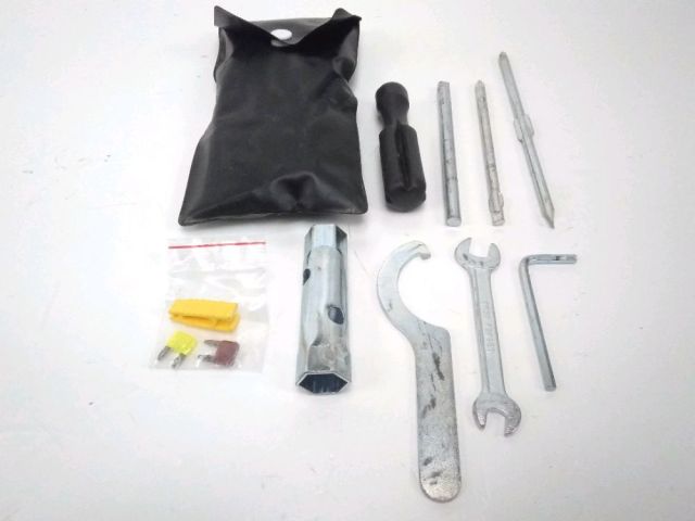Trousse outil occasion YAMAHA YP 125 X-MAX 2012