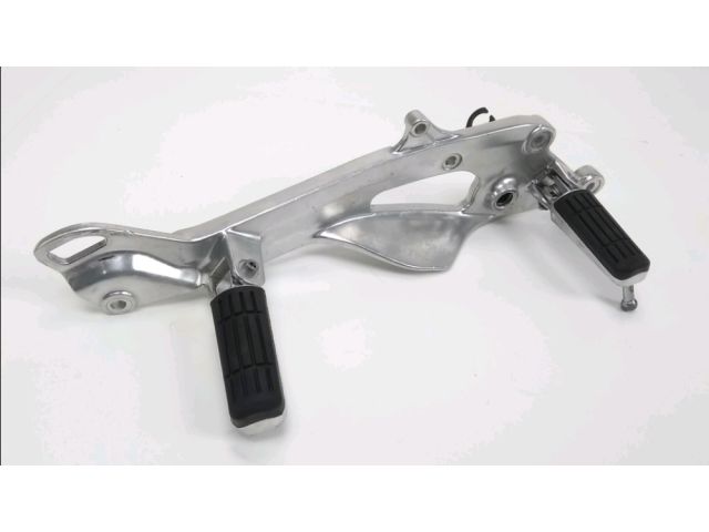 Platine et repose pieds arriere droit occasion YAMAHA TDM 900 2011