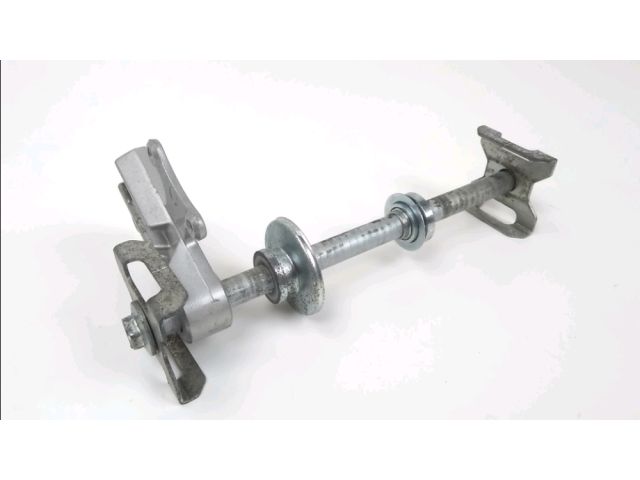 Axe de roue arriere occasion KAWASAKI 500 KLE 1994