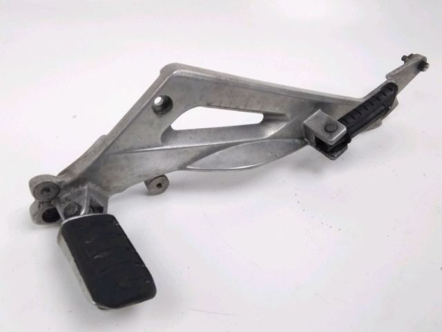 Platine et repose pieds arriere gauche occasion HONDA NTV 650 DEAUVILLE 2000