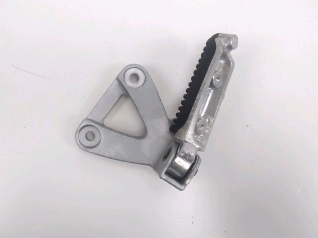 Platine et repose pieds arriere gauche occasion SUZUKI GSXF 750 2004
