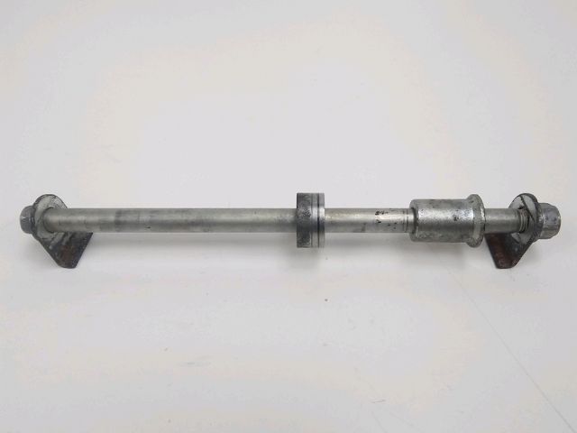 Axe de roue arriere occasion SUZUKI VL 125 INTRUDER 2003