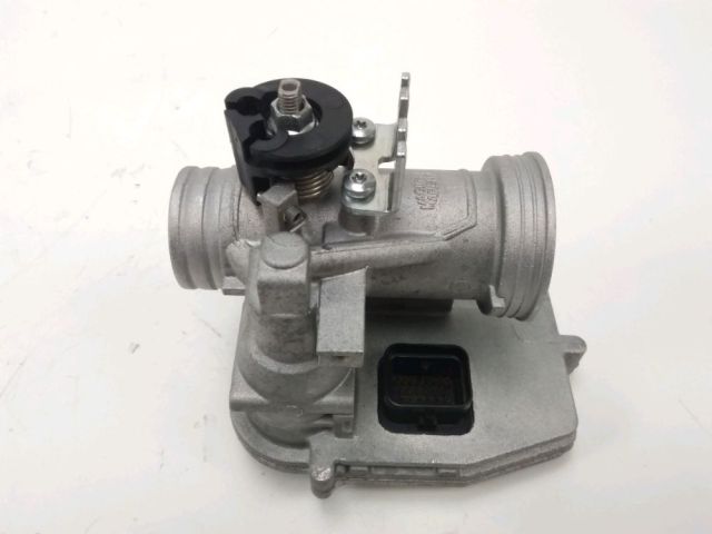 Corps d'injection gauche occasion APRILIA SCARABEO 2010