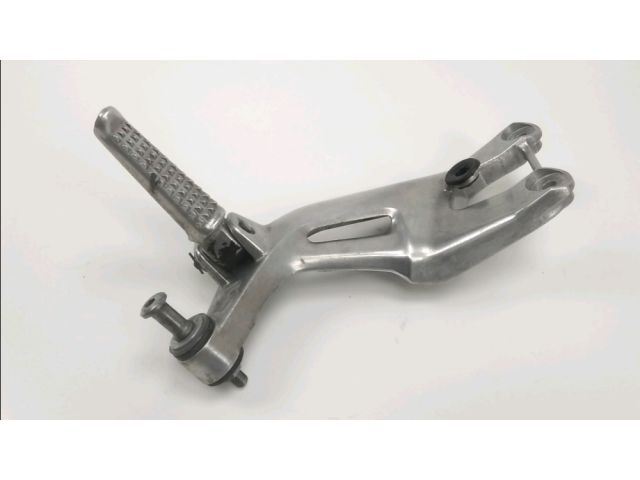 Platine et repose pieds arriere gauche occasion HONDA CBR 1100 XX 1998