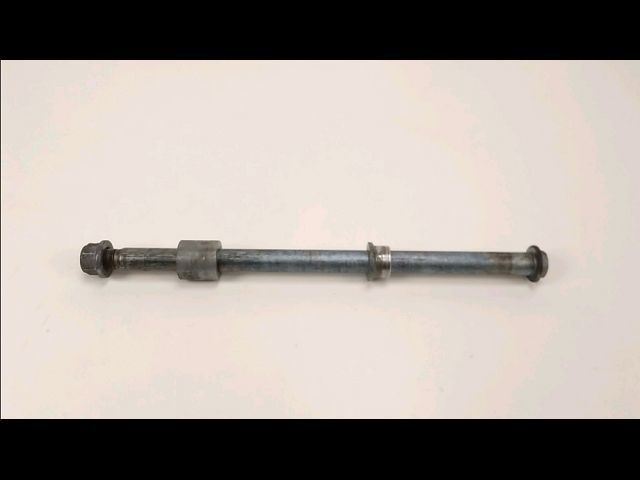 Axe de roue arriere occasion SUZUKI AN 650 BURGMAN 2002