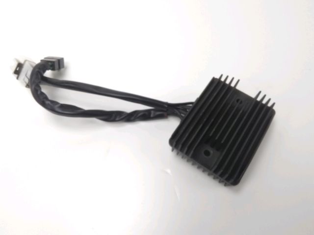 Regulateur de tension occasion MOTO GUZZI V 85 TT 2019