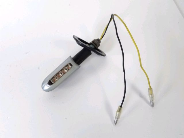 Clignotant arriere g occasion YAMAHA FZS 600 FAZER 2002