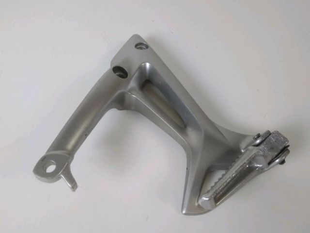Platine et repose pieds arriere droit occasion HONDA VFR 800 2002