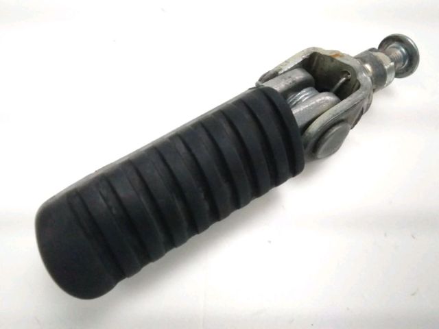 Repose pieds avant droit occasion KAWASAKI Z 750 2004
