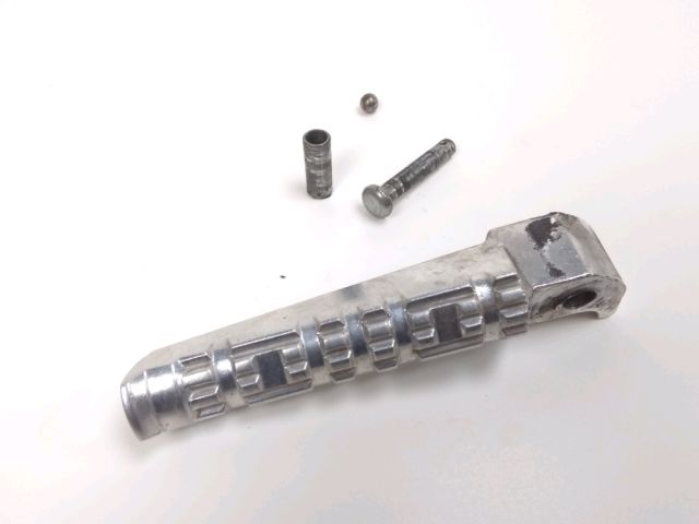 Repose pieds arriere droit occasion YAMAHA YP 125 X-MAX 2010