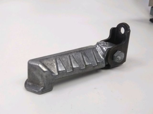 Repose pieds arriere droit occasion PEUGEOT LUDIX 2013