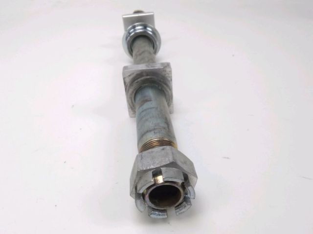 Axe de roue arriere occasion KAWASAKI ZX-12R NINJA 2002