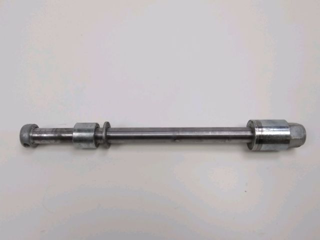 Axe de roue arriere occasion SUZUKI LS 650 SAVAGE 1994