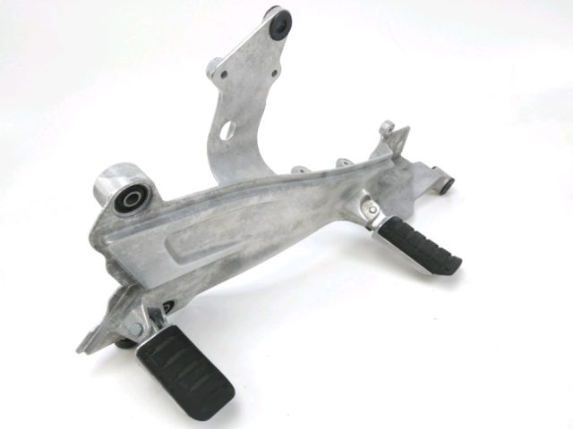 Platine et repose pieds arriere gauche occasion HONDA ST 1100 PAN EUROPEAN 2001