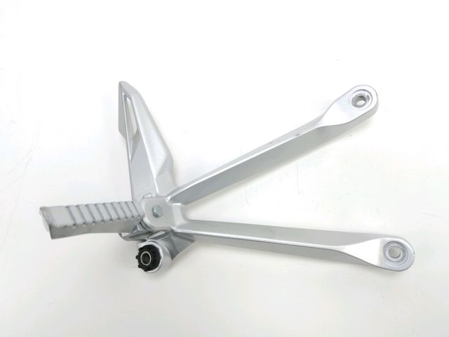 Platine et repose pieds arriere droit occasion KYMCO VISAR 2019