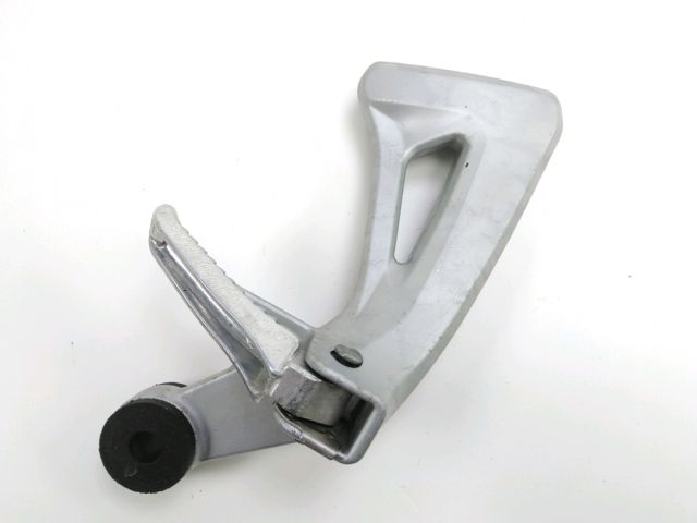 Platine et repose pieds arriere droit occasion SUZUKI SV 650 1999