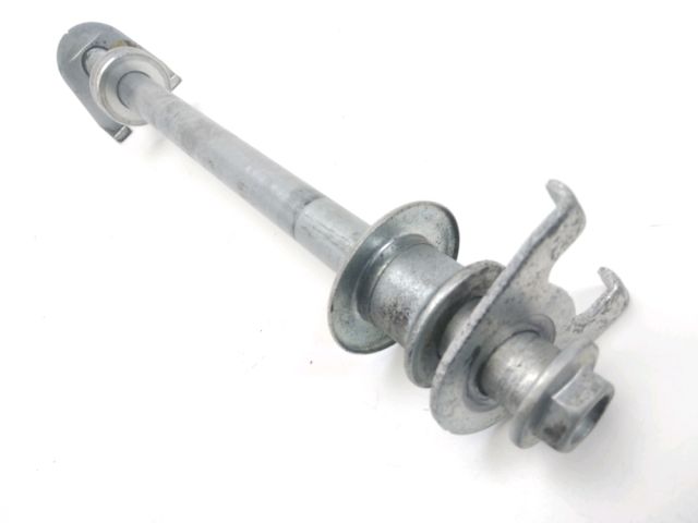 Axe de roue arriere occasion SUZUKI GS 500 2000