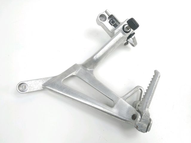 Platine et repose pieds arriere gauche occasion HONDA VFR 750 F 1997