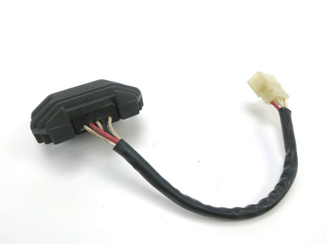 Regulateur de tension occasion YAMAHA FZS 600 FAZER 2003
