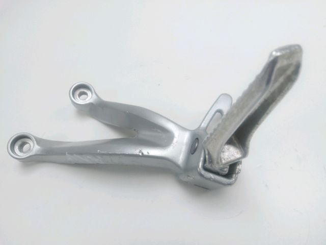 Platine et repose pieds arriere gauche occasion SUZUKI GSXR 1000 2002