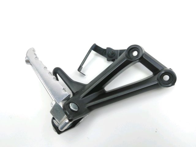 Platine et repose pieds arriere droit occasion YAMAHA MT-09 900 2018