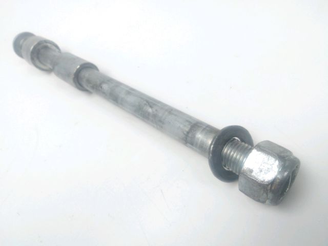 Axe de roue arriere occasion SUZUKI GN 125 2001