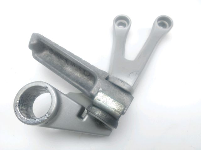 Platine et repose pieds arriere droit occasion KAWASAKI ZX-6R 600 NINJA 1999