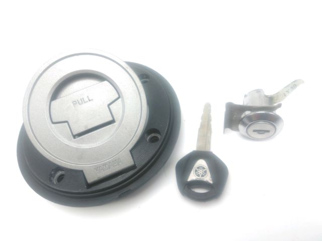 Bouchon de reservoir occasion YAMAHA R7 2022