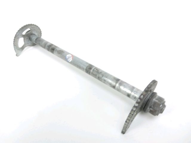 Axe de roue arriere occasion SUZUKI DR 800 S 1994