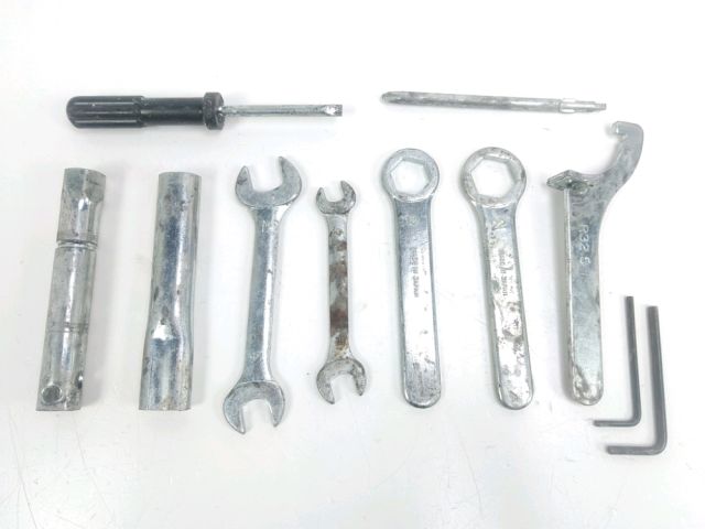 Trousse outil occasion SUZUKI GSXF 600 2002