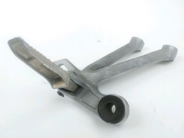 Platine et repose pieds arriere droit occasion SUZUKI GSXR 1000 2007