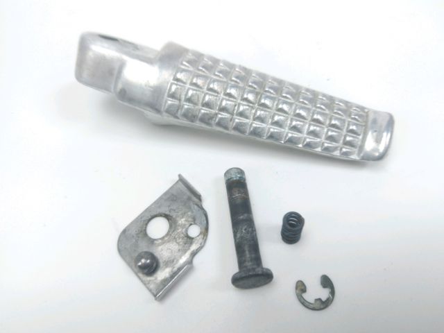 Repose pieds arriere droit occasion SUZUKI SV 650 2005