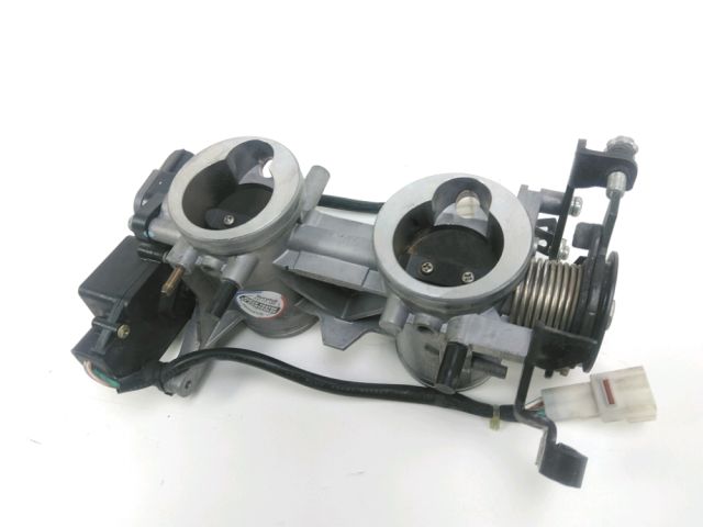 Corps d'injection droit occasion KAWASAKI ER-6N 2005