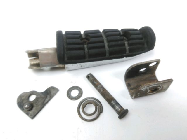 Repose pieds arriere droit occasion YAMAHA FZX 750 FAZER 1991