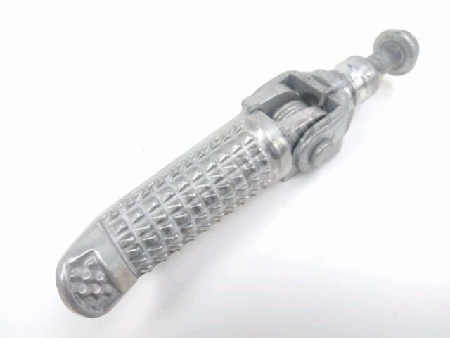 Repose pieds avant droit occasion SUZUKI GSXR 600 2004