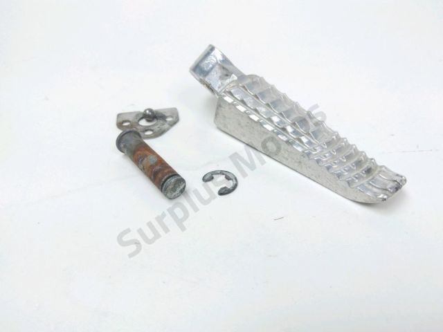 Repose pieds arriere droit occasion SUZUKI GSR  2011