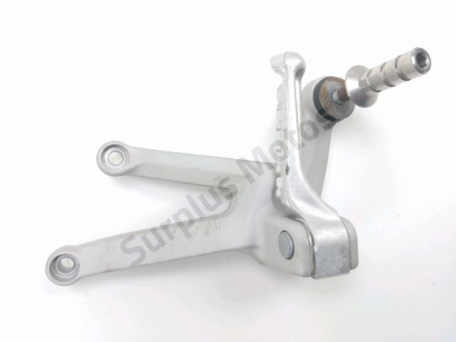 Platine et repose pieds arriere gauche occasion APRILIA RSV 2004