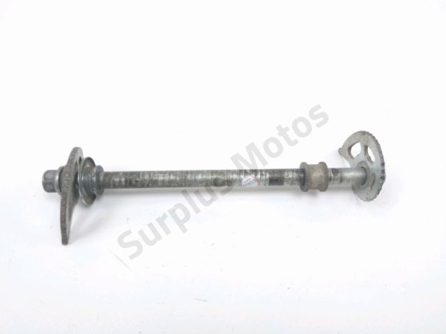 Axe de roue arriere occasion SUZUKI DR 125 2001