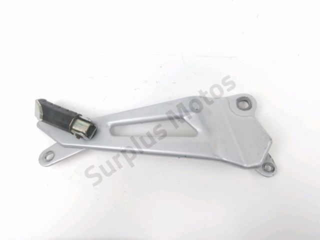 Platine et repose pieds arriere droit occasion YAMAHA YBR 125 2010
