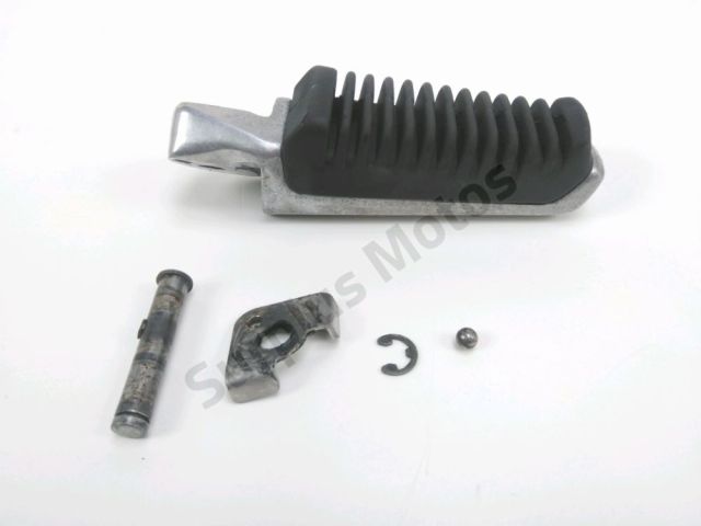 Repose pieds arriere droit occasion SUZUKI GSX 1400 2001