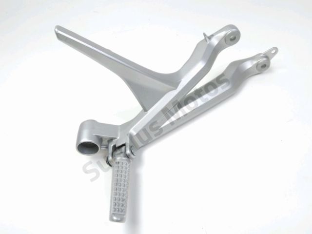 Platine et repose pieds arriere droit occasion HONDA VFR 800 2015