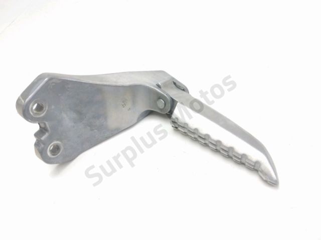 Platine et repose pieds arriere droit occasion YAMAHA GPD NMAX 2024